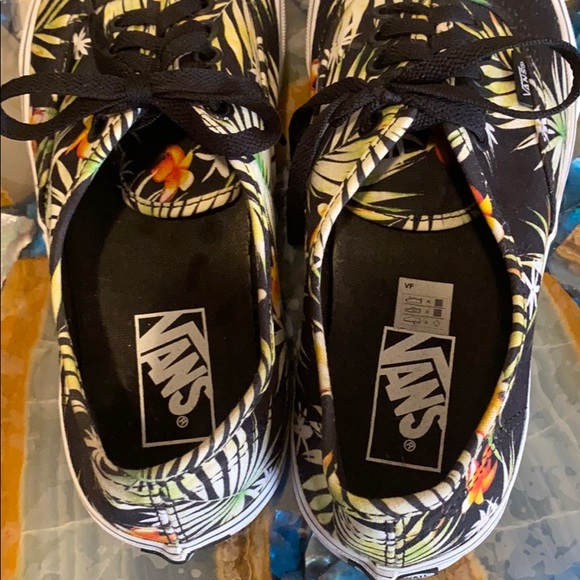 VANS - Picture 2 of 8